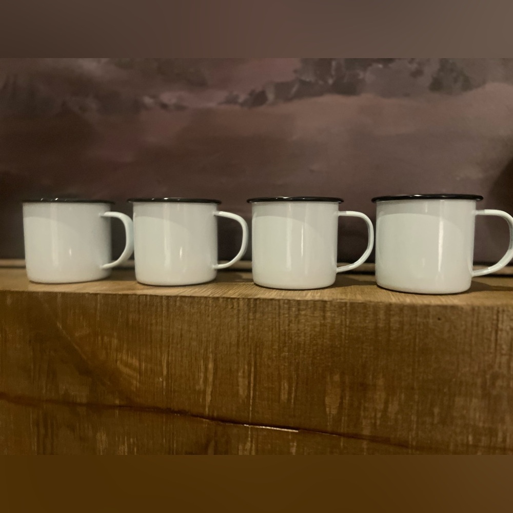 Oprah’s Favorite Things 💕 Enamel Tinware Mugs set of 4